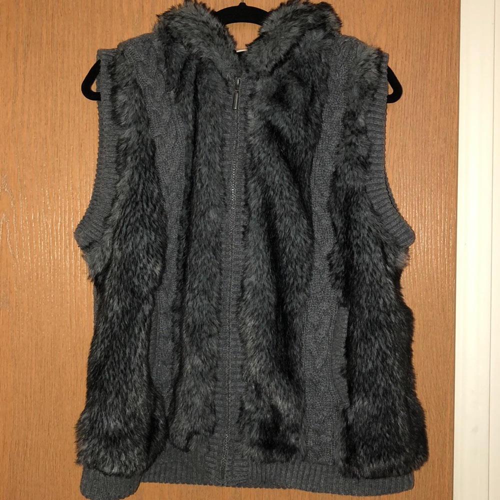 ⬇️$20 Green tea faux fur sweater vest, with hood.
